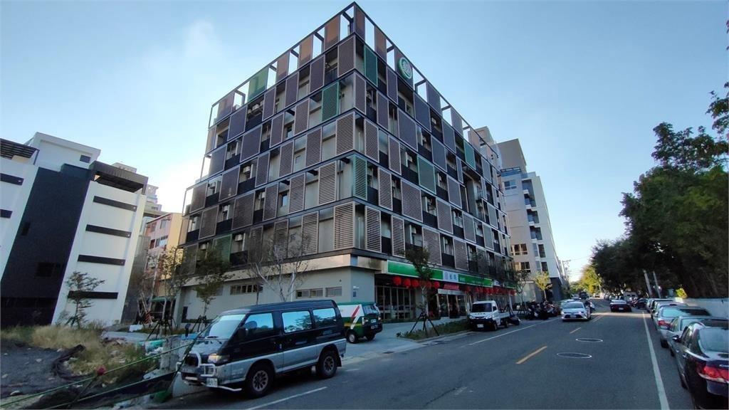 Taichung Lingdong Post Office Complex Building